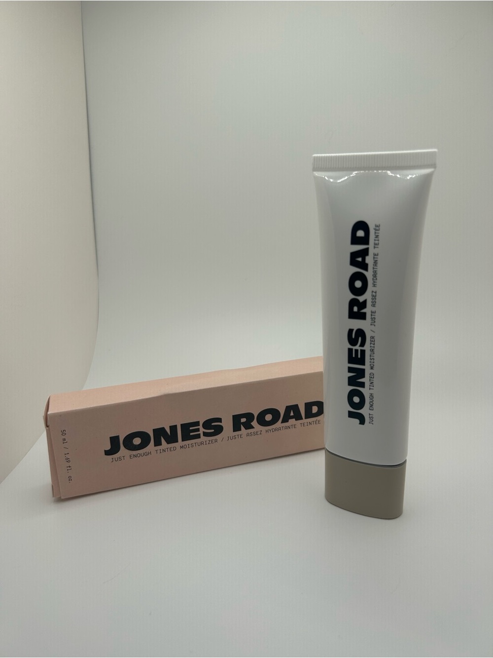 Jones Road Tinted Moisturizer - Alabaster